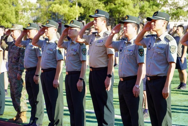 大队主要领导及干部出席升旗仪式