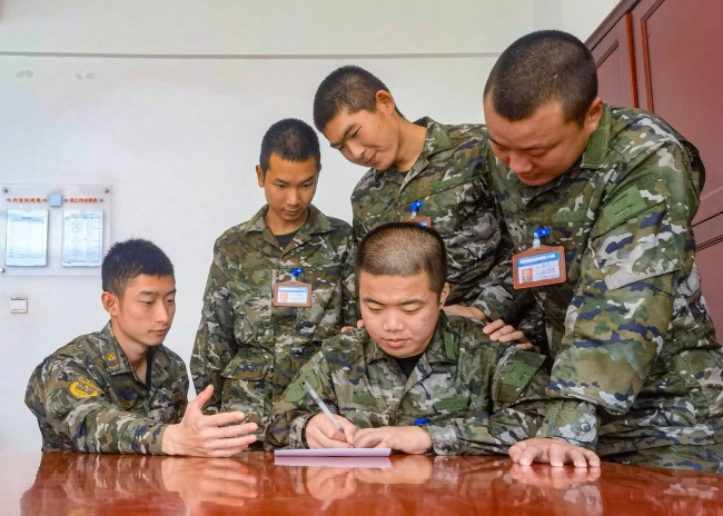 武警福建总队新兵二大队 组织“献礼二十大，筑梦新征程”主题演讲比赛