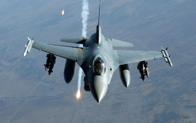 如果按照美国的划分标准，F-16属于第四代战机。