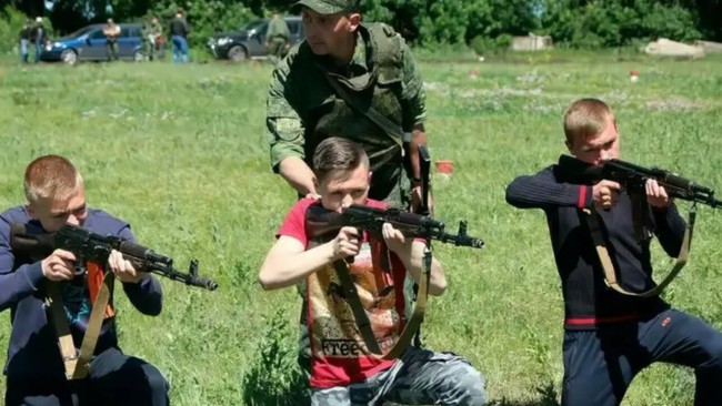 俄罗斯将在中学增加军事训练课 训练要从娃娃抓起！