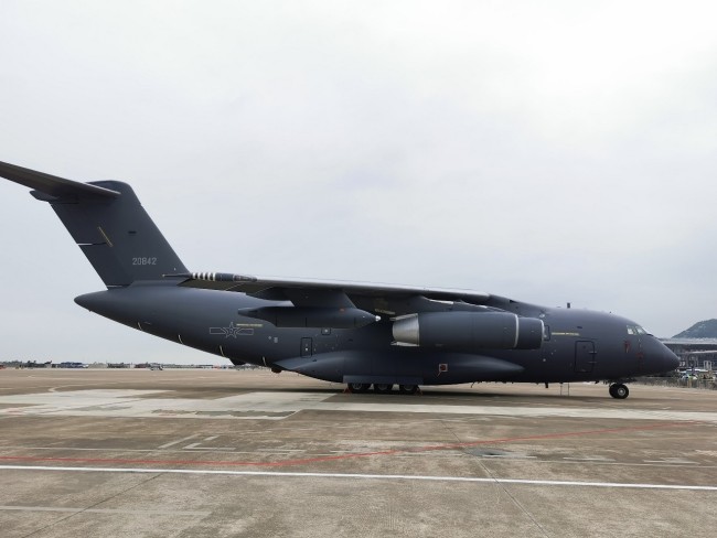 运油-20可同时为三架战机进行空中加油.