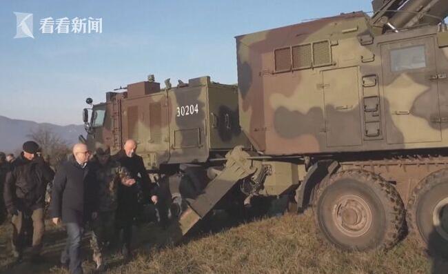 塞国在科索沃实控线附近部署榴弹炮