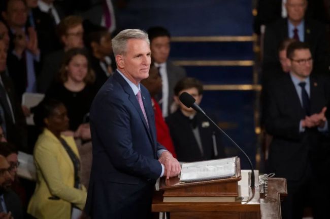 历经4天15轮投票才当选众议长外媒麦卡锡的当选可能成为噩梦共和党