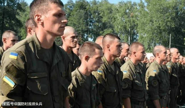 老人、女兵之后，乌克兰新一轮征兵动员向官员下手 