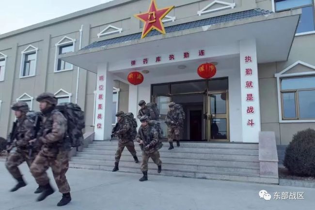 最美的祝福送给人民子弟兵！万家灯火元宵闹，兵妈妈的汤圆送到执勤哨位上