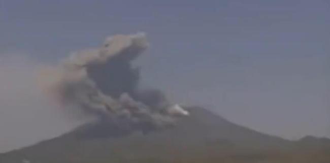 日本樱岛昭和火山口再喷发 火山灰最高喷至距离火山口1000米的高度