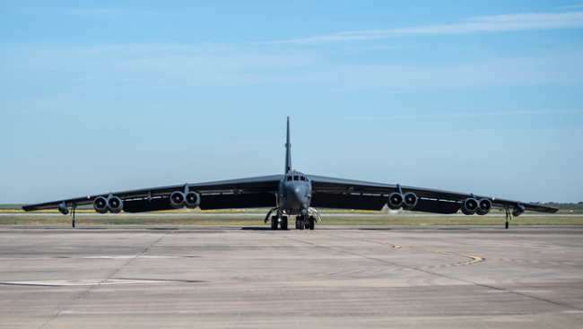 美b-52轰炸机再次飞临朝鲜半岛  "尼米兹"号航母或将驶入韩国