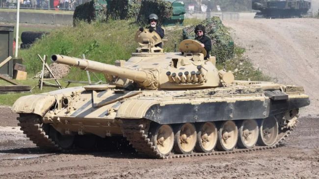 用于外贸的T-72S主战坦克