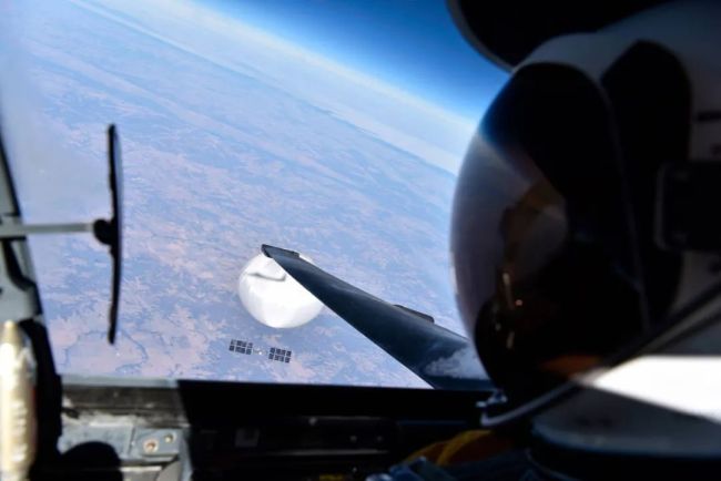 U-2甚至可以飞到所谓“中国间谍气球”的上方拍照