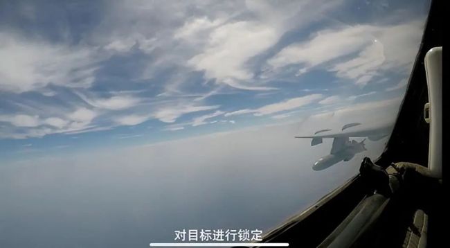 歼16D电子战飞机，罕见亮相台海，岛内的连续巨响，没有那么简单？