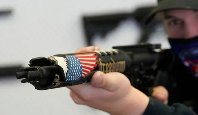 特朗普亮相步枪协会年会：自豪成为最支持拥枪的总统
