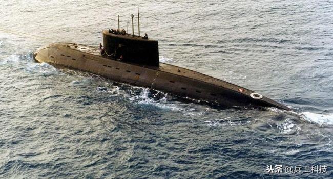 外媒：伊朗称其迫使美军潜艇进入波斯湾时浮出水面，美军否认 