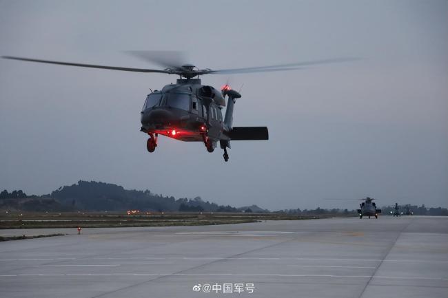 武警直20苦练夜间飞行 罕见展示飞行头盔夜视仪