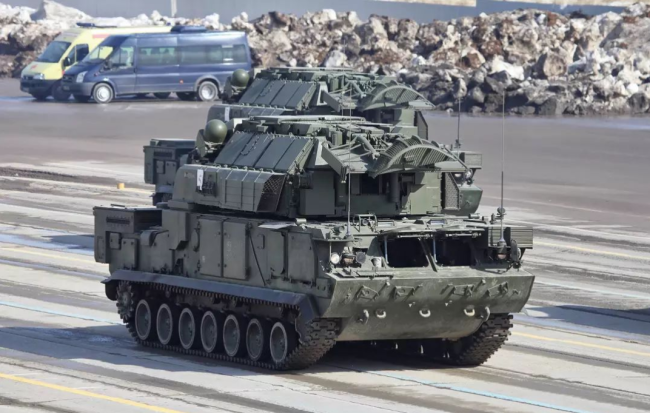 “道尔”属于野战防空导弹系统，主要用于保护行进中的装甲集群和摩托化步兵等机动部队。