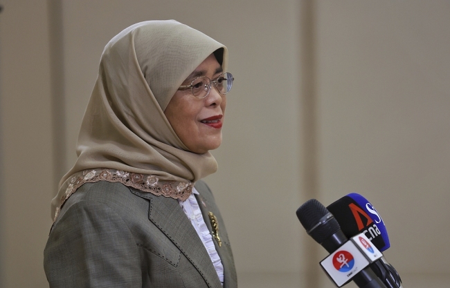 新加坡女总统下届不参选 哈莉玛是新加坡首位女总统