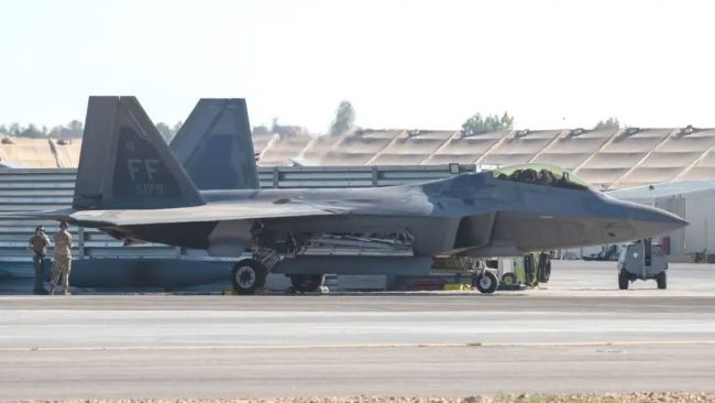 美增派F-22，是要彻底摧毁俄防空系统神话吗？