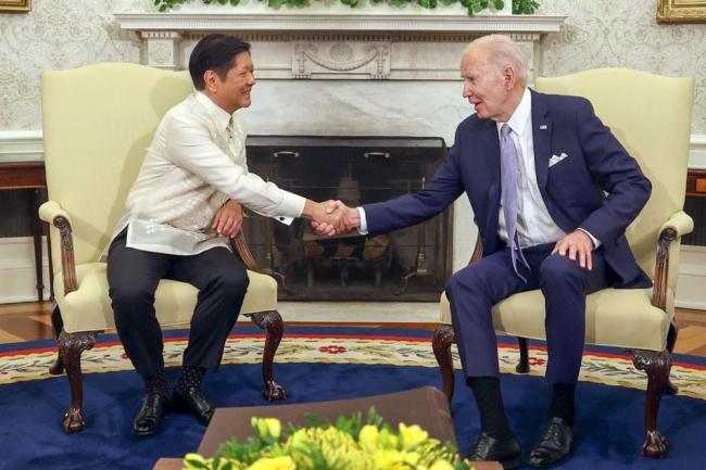 “菲美友谊日”当天，马科斯强调：菲律宾与美国应继续站在一起