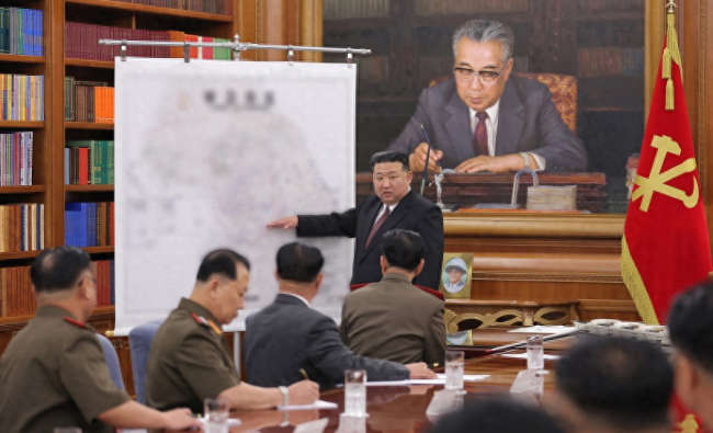 朝鲜劳动党第八届中央军事委员会第七次扩大会议举行，任命李永吉为新任总参谋长
