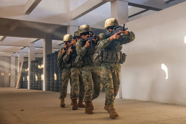 中泰“突击-2023”开训!中方参训分队用的还是95B-1短突