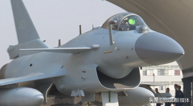 中阿空军在新疆首次联训后歼10c自主编队飞赴阿联酋