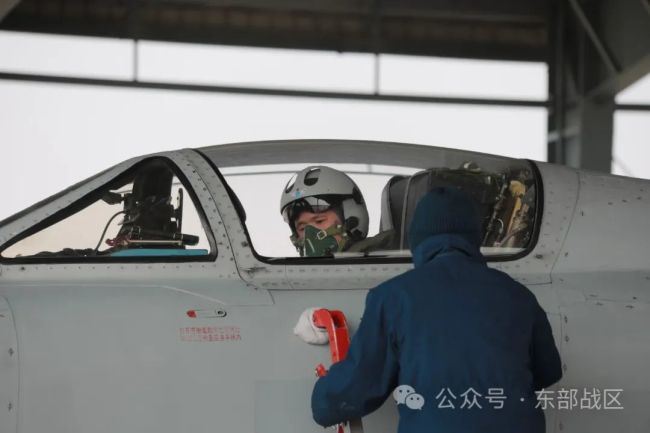 来了！东部战区陆海空军新年开飞高燃画面