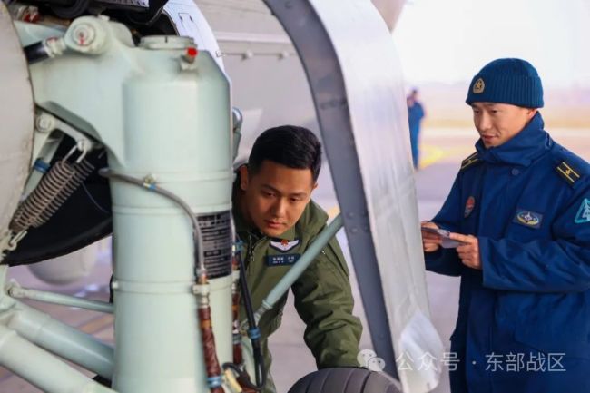 来了！东部战区陆海空军新年开飞高燃画面