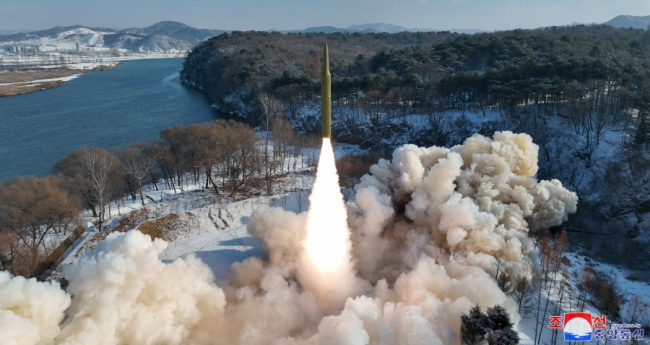 朝鲜首次试射新型高超导弹，半岛导弹攻防升级