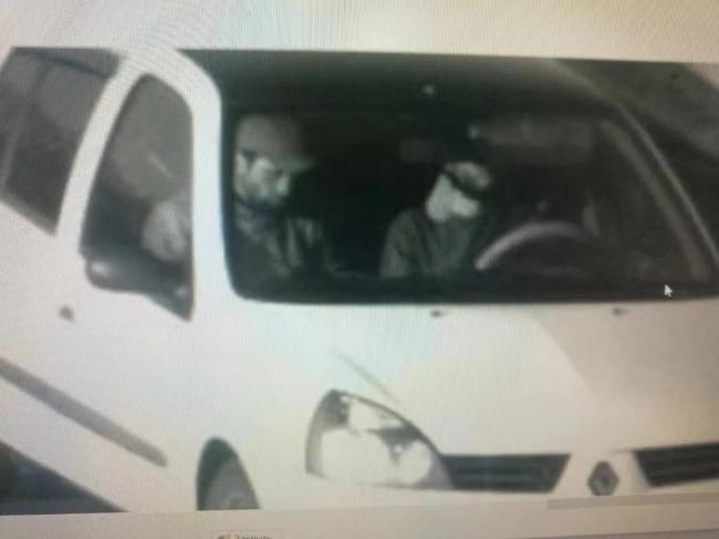 莫斯科枪击案袭击者乘车逃跑，车内照片曝光