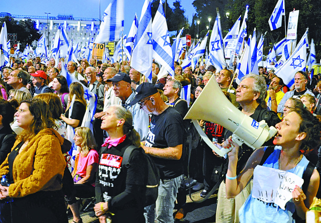 各方势力集体反对内塔尼亚胡！以色列“10万人集会”要求总理下台