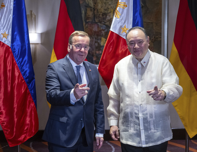 德防长首访菲律宾，在“印太”刷存在感
