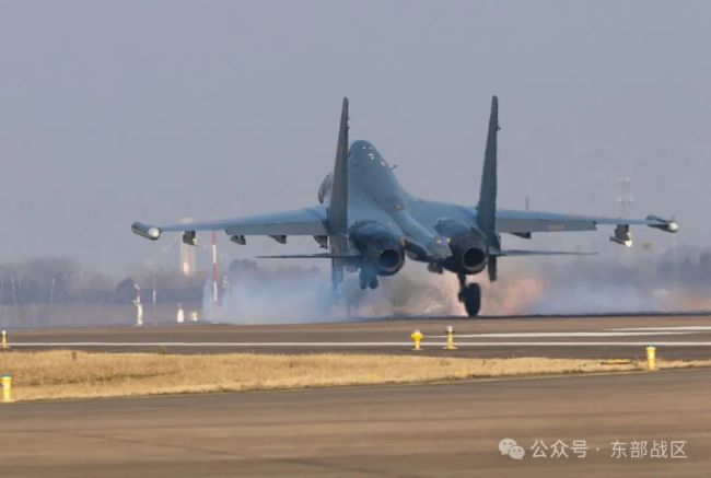 空战对抗！东部战区航空兵某旅开展飞行训练