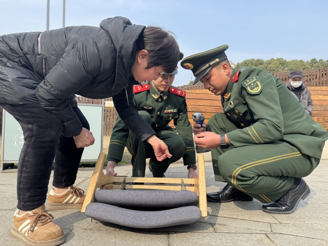 传承雷锋精神 争当雷锋传东谈主