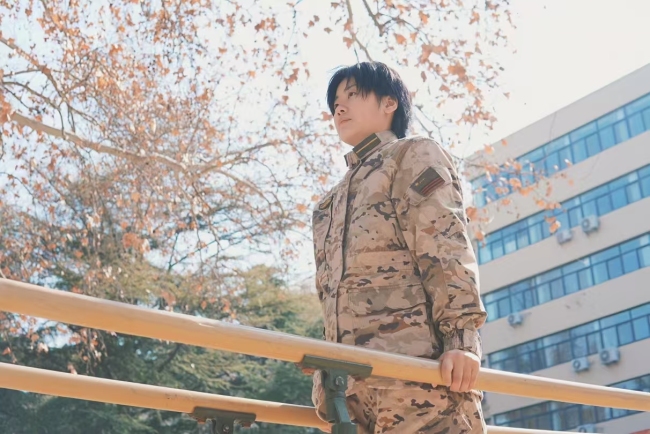 当迷彩遇上春光：献给军校“铿锵玫瑰”的春日赞歌