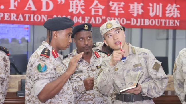 解放军驻吉布提保障基地与吉军开展军事训练