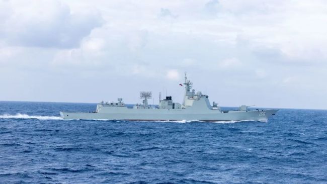 渭南舰、玉林舰等艘舰艇编队开展实战化演练