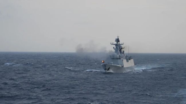 渭南舰、玉林舰等艘舰艇编队开展实战化演练