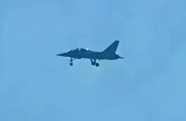 弹射版教练10首次现身，中国航母终于有了专业教练机