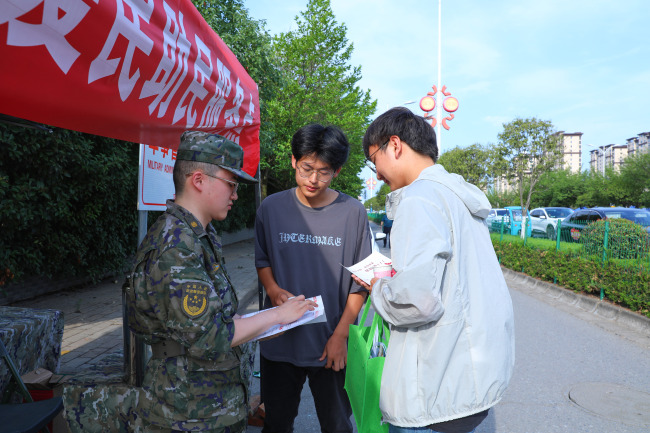 保障高考“零距离”，贴心服务暖民心 ——武警汉中支队设立爱民服务点为驻地高考保驾护航