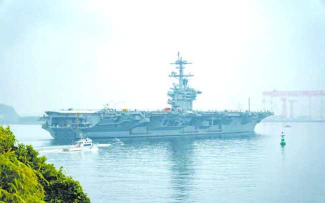 “中国双航母首次同时出现在太平洋”，外媒解读
