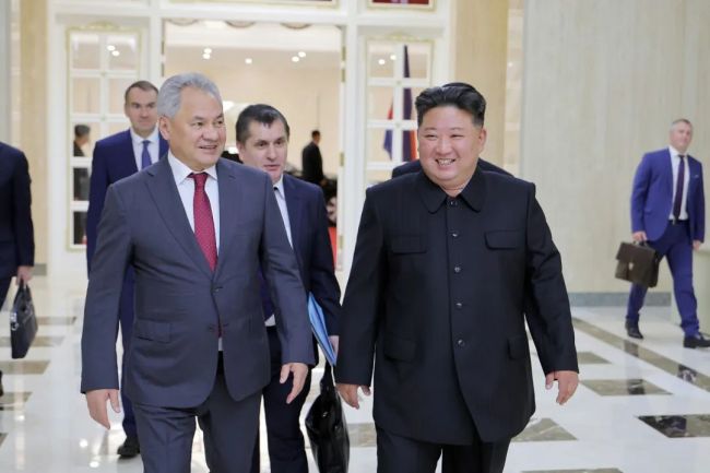 时隔两周，绍伊古再见金正恩