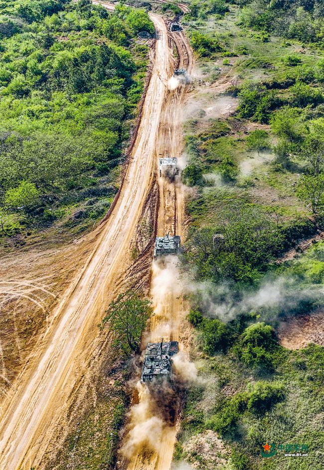 直击陆军某旅炮兵分队实弹射击考核