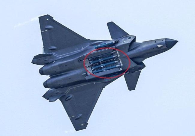 外媒眼中的PL-16导弹有多强？美媒曝300km射程霹雳-16助歼-20战力再飙升