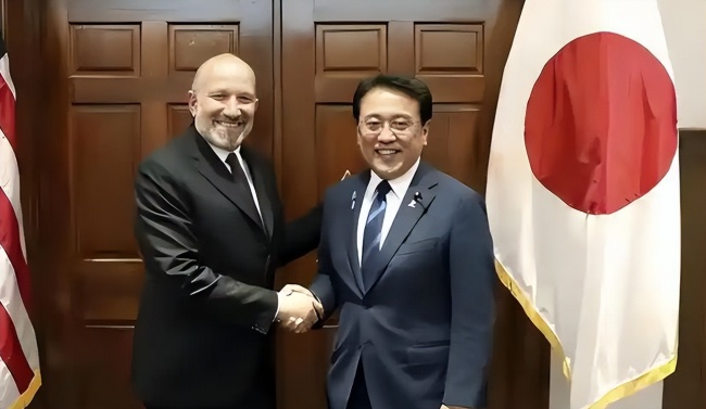 日本对美态度大变,几十国等着中国做决定