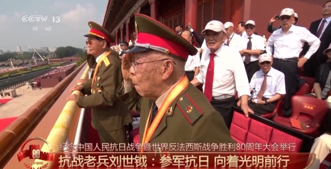 奖牌连衣裙,充满荣耀! 90年代的退伍军人经历