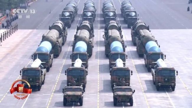 九三阅兵看细节(一):为何是东风-5C压轴?东风-51去哪里了?