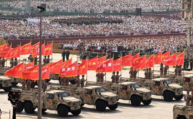九三大阅兵的新装备，竟让西方破防到“拒绝接受现实”？