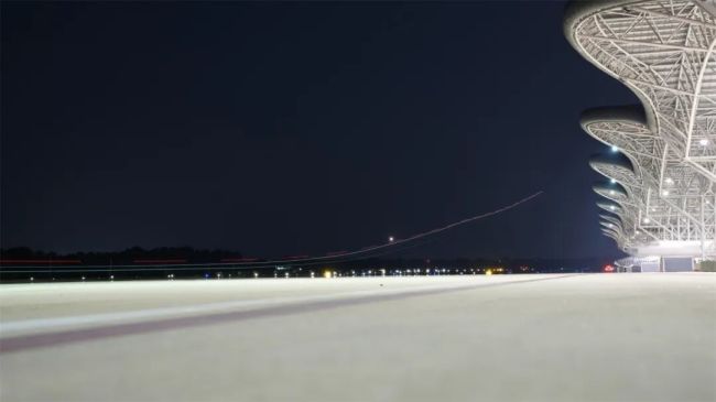 夜鹰出击！东部战区空军某部开展飞行训练