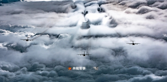 震撼！空中极近距离拍战机影像大片来了