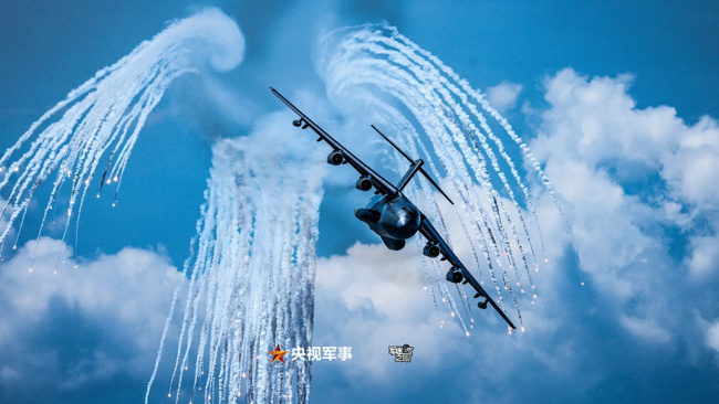 震撼！空中极近距离拍战机影像大片来了