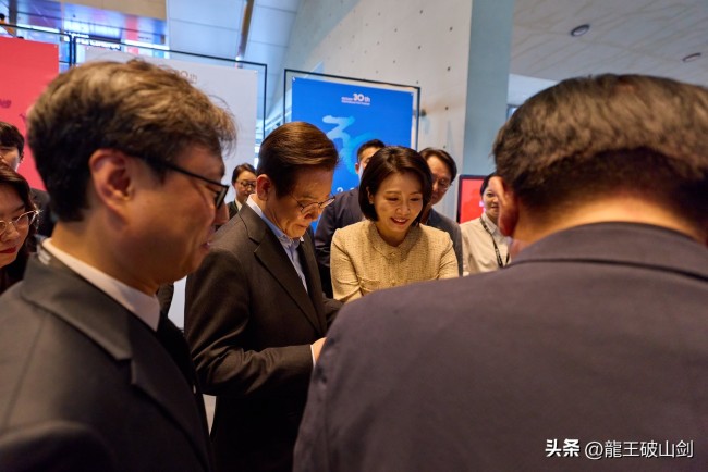 李在明和夫人一起看电影！